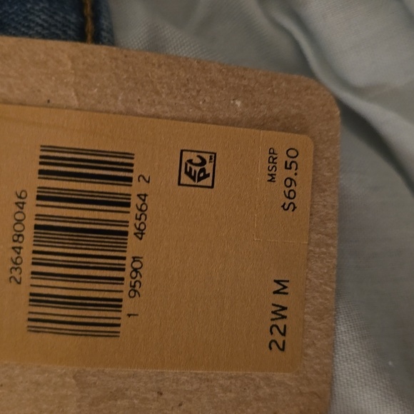 LEVI'S BRAND SIGNATURE WOMENS PLUS SIZE BLUE JEANS CLASSIC STRAIGHT FIT SIZE 22W - Picture 8 of 16